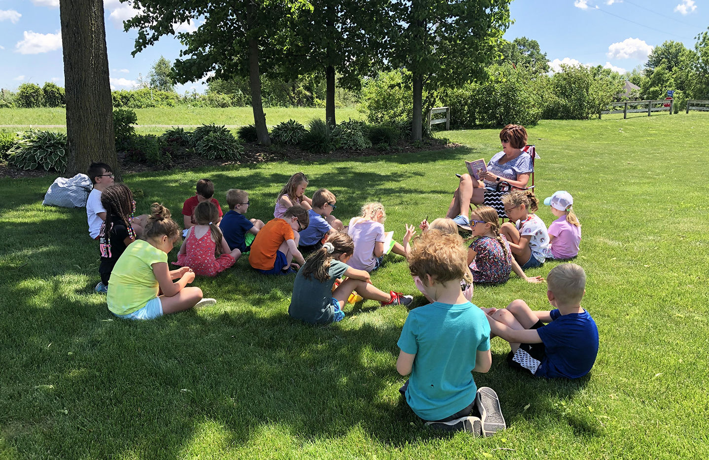 Bradt reads to class